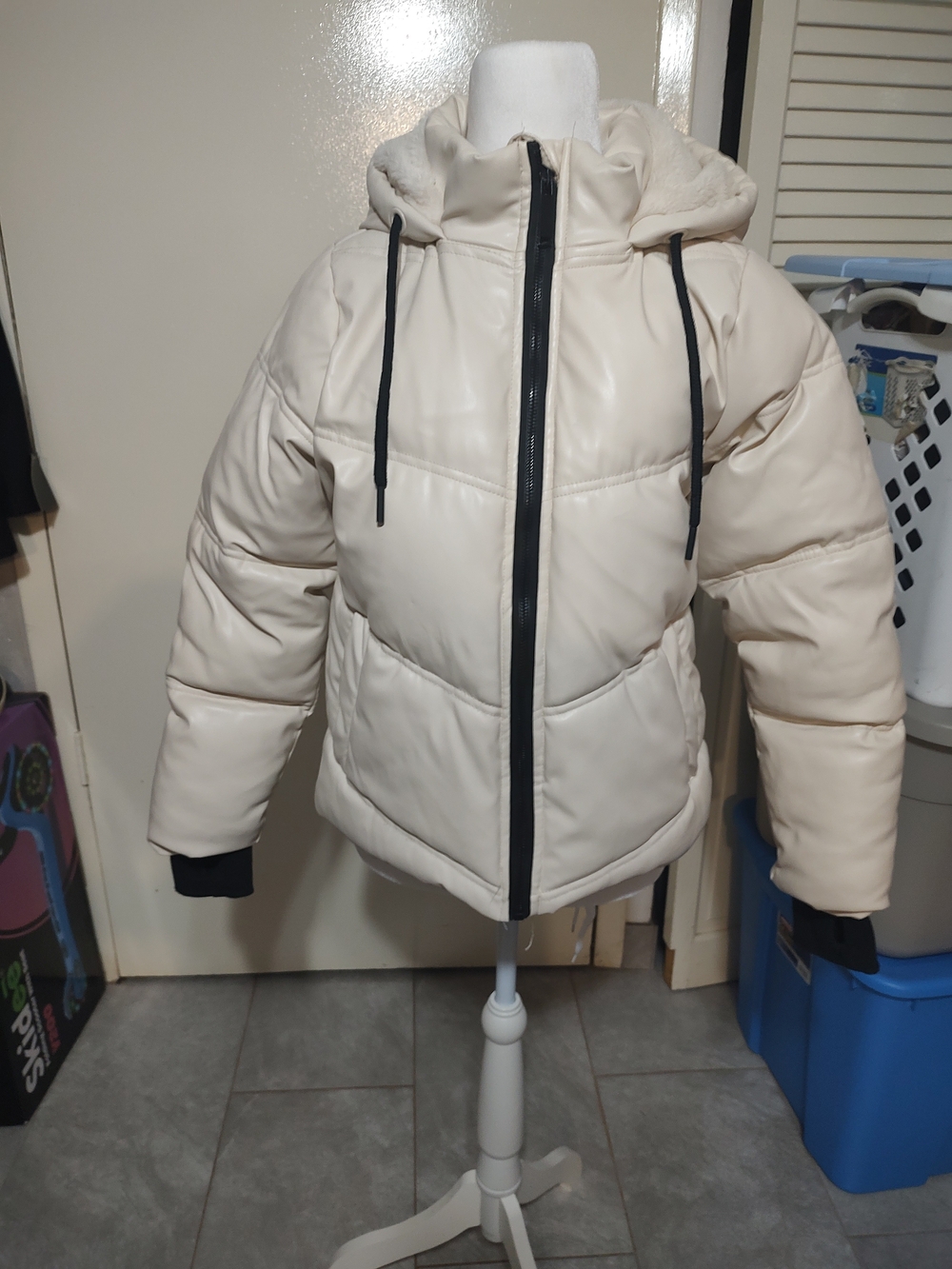 Melange Cream Puffer Jacket with Black Trim